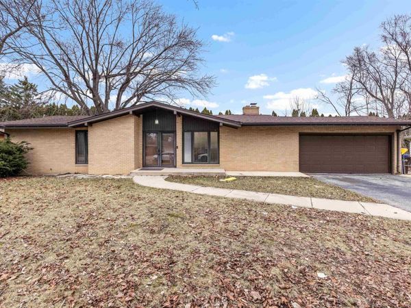 1303 Campus Hill Drive, ROCKFORD, IL 61103