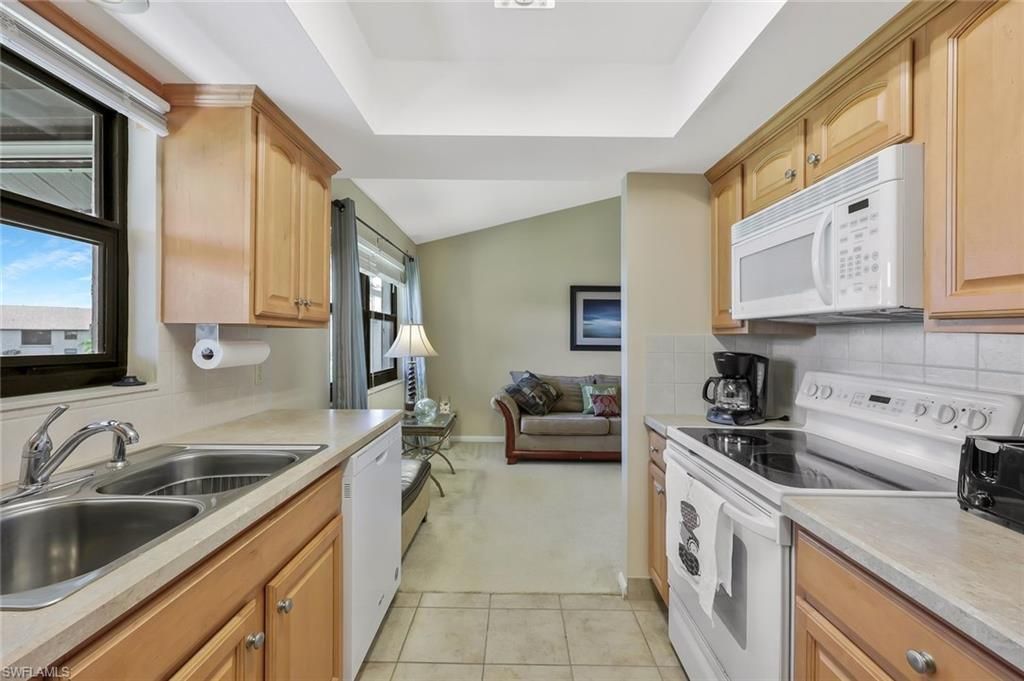 8445 Charter Club Cir, Unit 11, Fort Myers, FL 33919 Photo