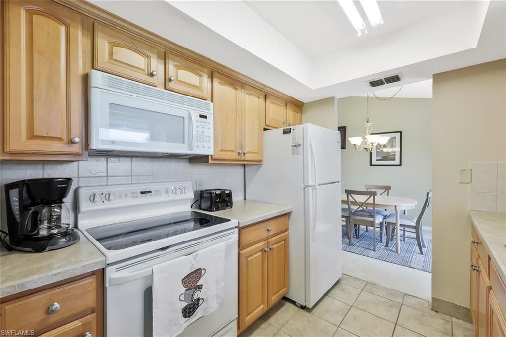 8445 Charter Club Cir, Unit 11, Fort Myers, FL 33919 Photo