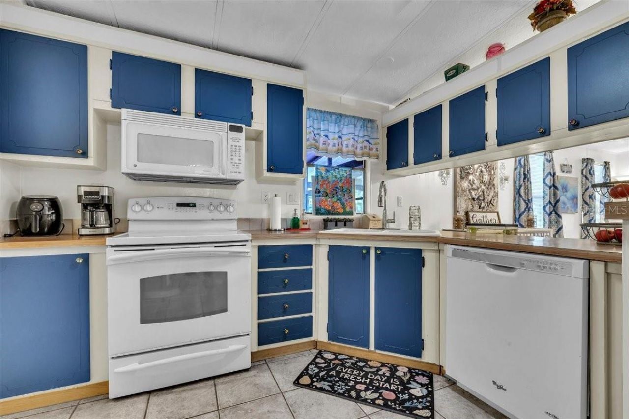 350 Horizon Drive, North Fort Myers, FL 33903 Photo