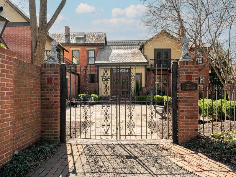 291 E Beck Street, Columbus, OH 43206 Photo 2