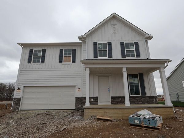 32 Banyan Drive, Lewis Center, OH 43035