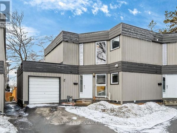 42 Compata Way, Ottawa, ON K1B4W9