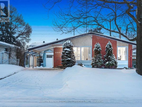 2422 Magnus Avenue, Ottawa, ON K1G1J8
