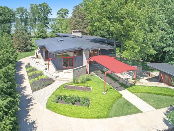 6465 Sandhill Lane, Fennville, MI 49408