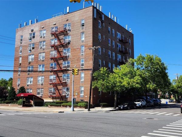 222-89 Braddock Ave, Unit 3-D, Bellerose, NY 11428