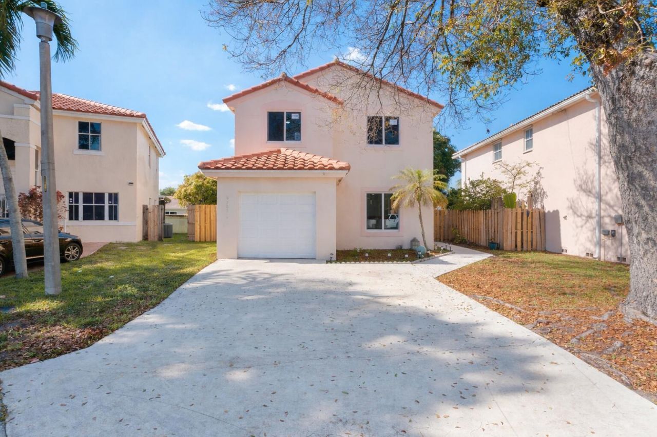 6363 Seagrape Circle, Margate, FL 33063 Photo