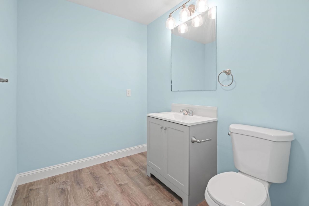 6638 Greenslake Point Photo 13