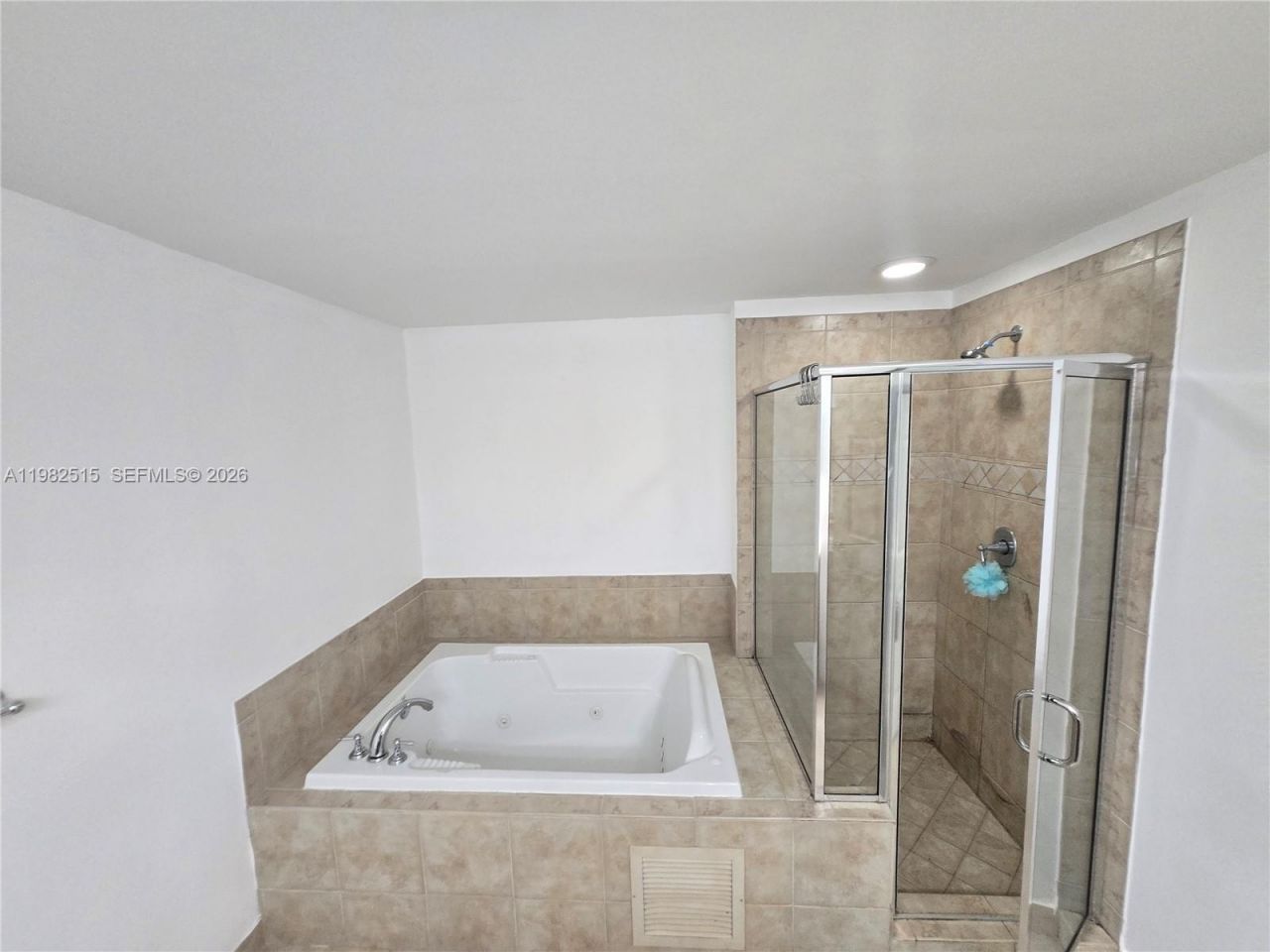 888 NE Douglas Rd, Unit 405, Coral Gables, FL 33134 Photo