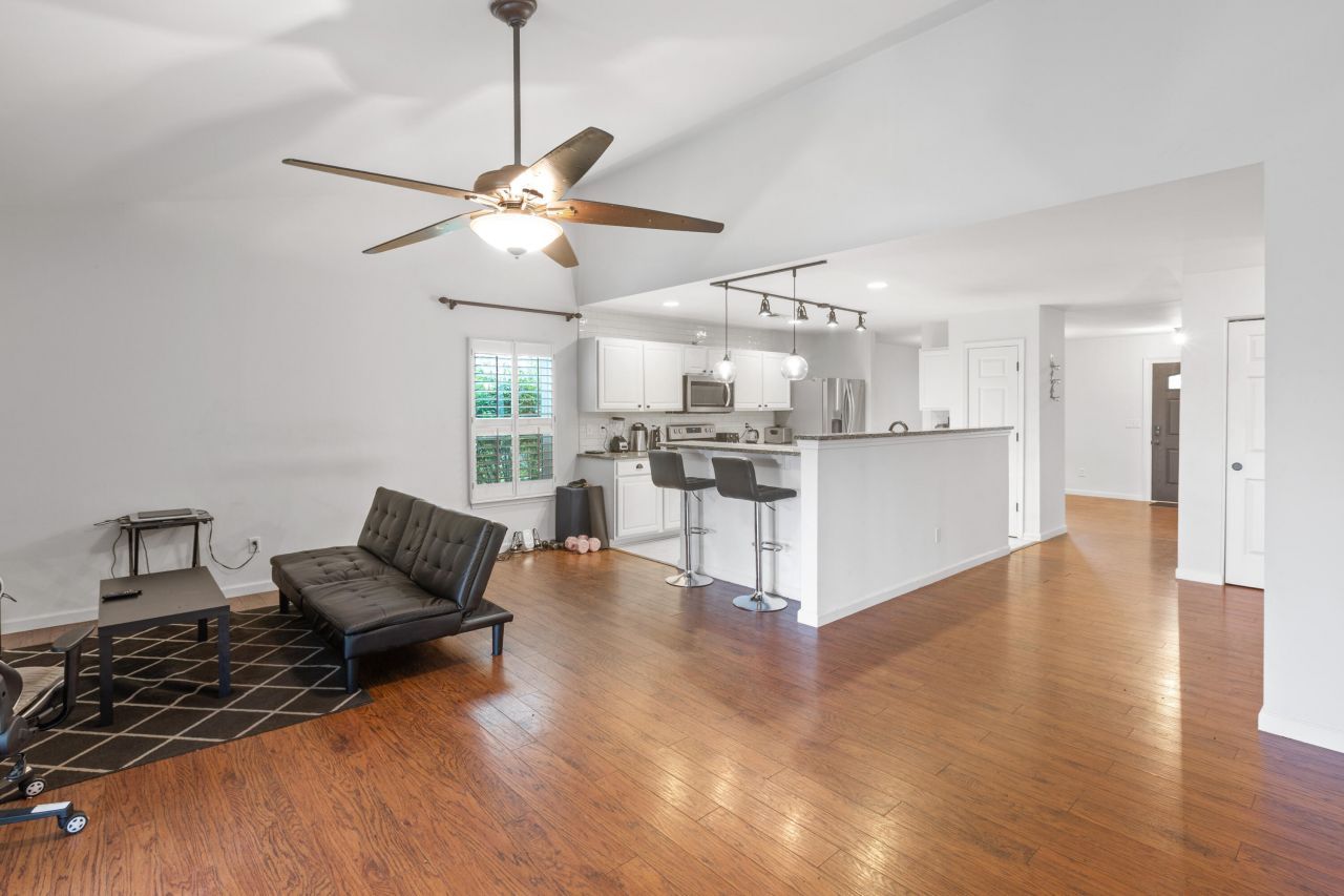 518 Holiday Drive Photo 13