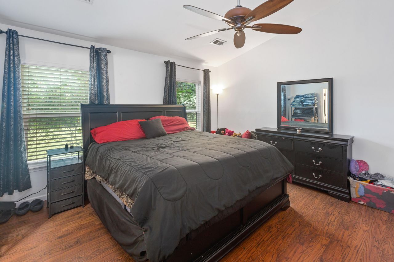 518 Holiday Drive Photo 15