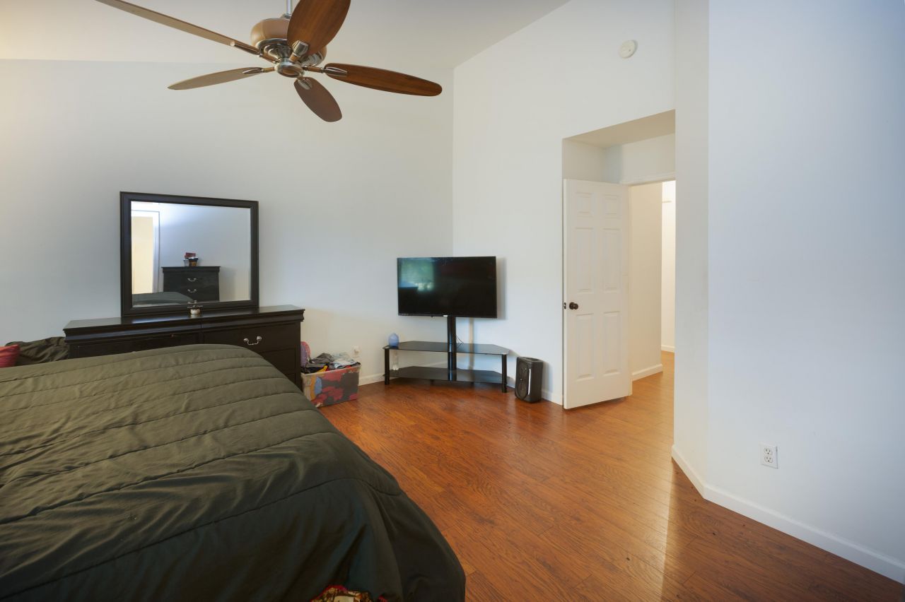 518 Holiday Drive Photo 17