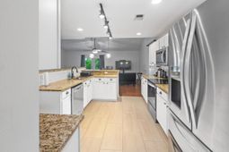 518 Holiday Drive photo 4