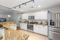 518 Holiday Drive photo 4