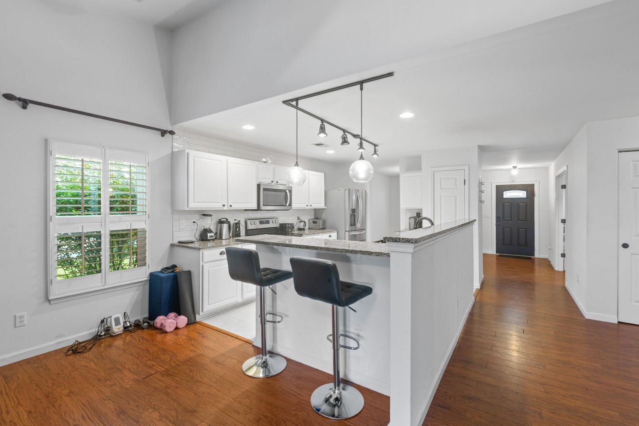 518 Holiday Drive Photo 8