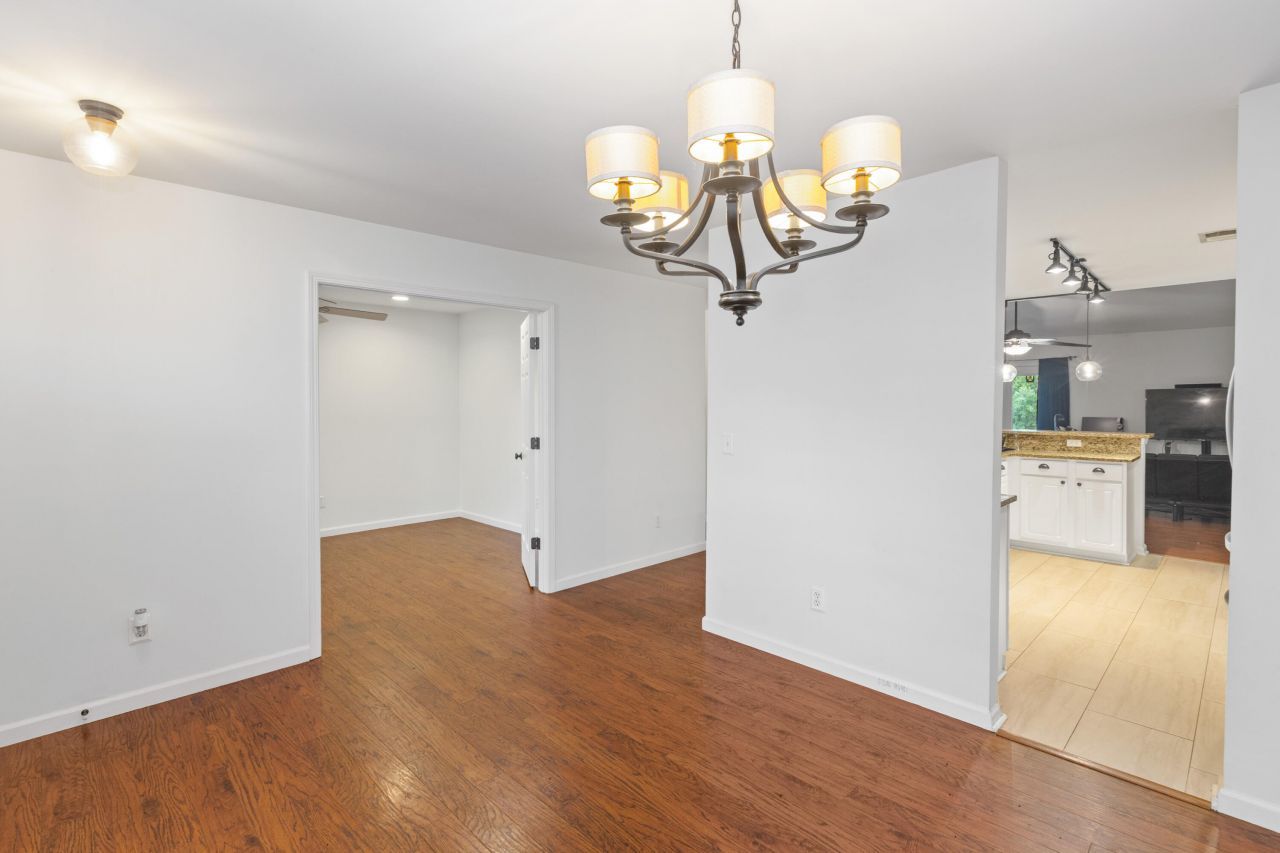 518 Holiday Drive Photo 9