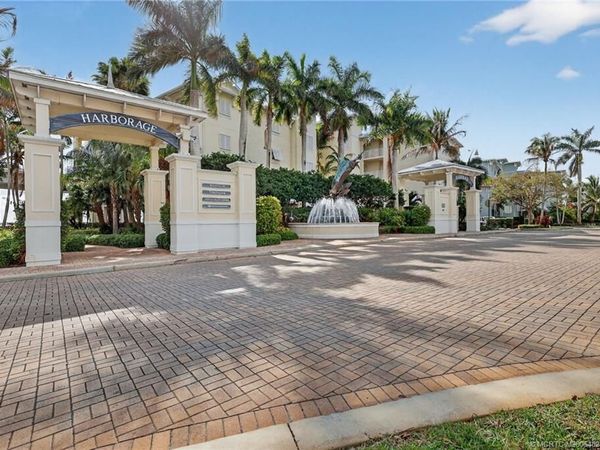 215 NW Flagler Avenue, Unit 203, Stuart, FL 34994
