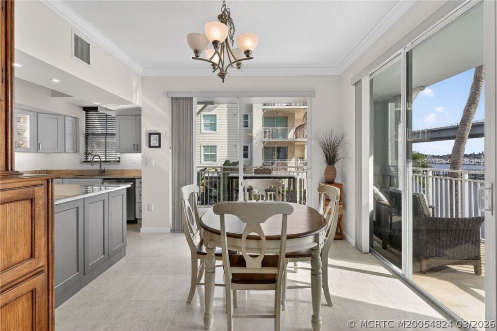 215 NW Flagler Avenue, Unit 203, Stuart, FL 34994 Photo