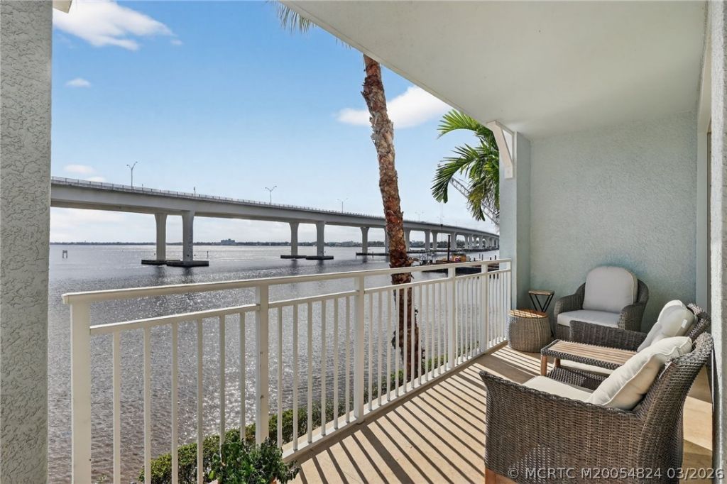 215 NW Flagler Avenue, Unit 203, Stuart, FL 34994 Photo