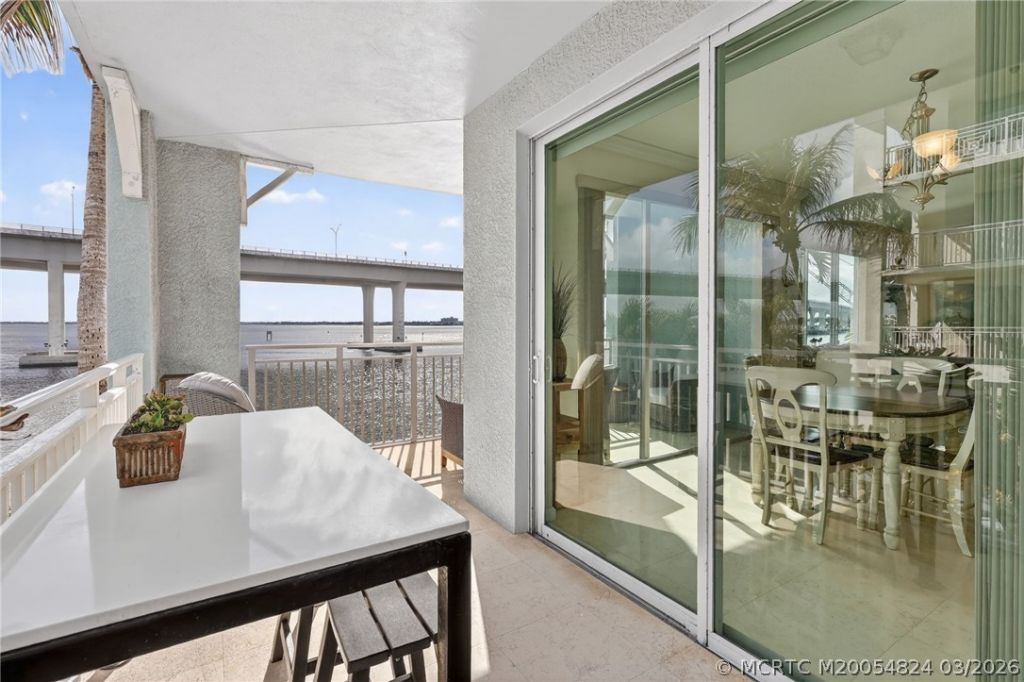 215 NW Flagler Avenue, Unit 203, Stuart, FL 34994 Photo