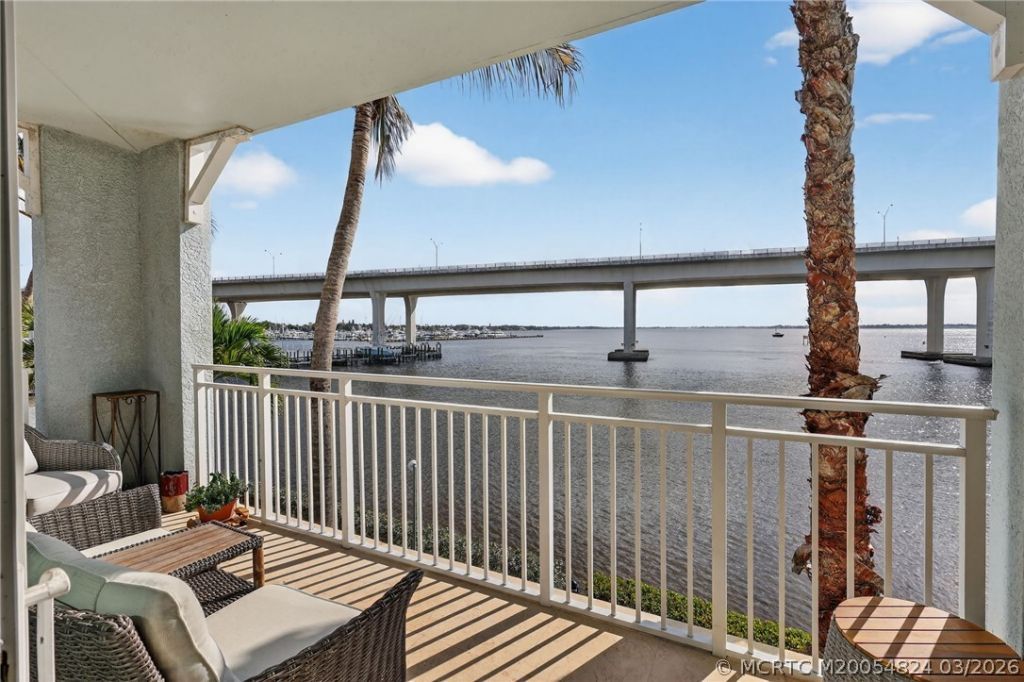 215 NW Flagler Avenue, Unit 203, Stuart, FL 34994 Photo