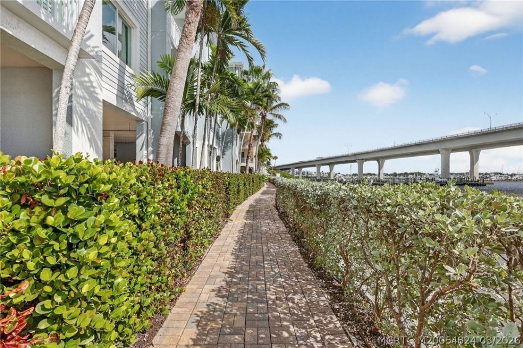 215 NW Flagler Avenue, Unit 203, Stuart, FL 34994 Photo