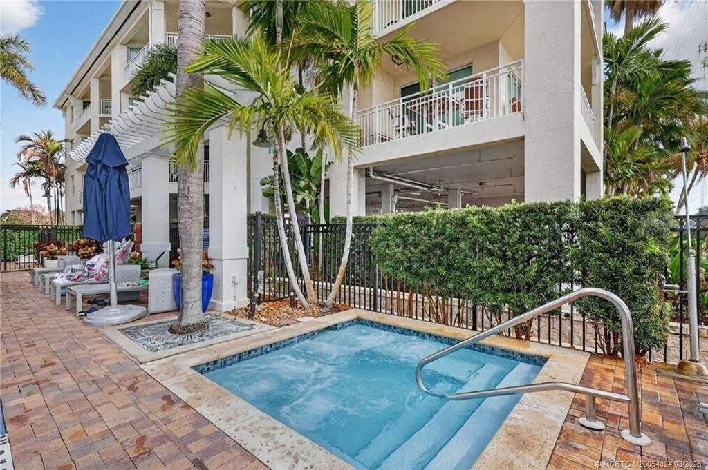 215 NW Flagler Avenue, Unit 203, Stuart, FL 34994 Photo