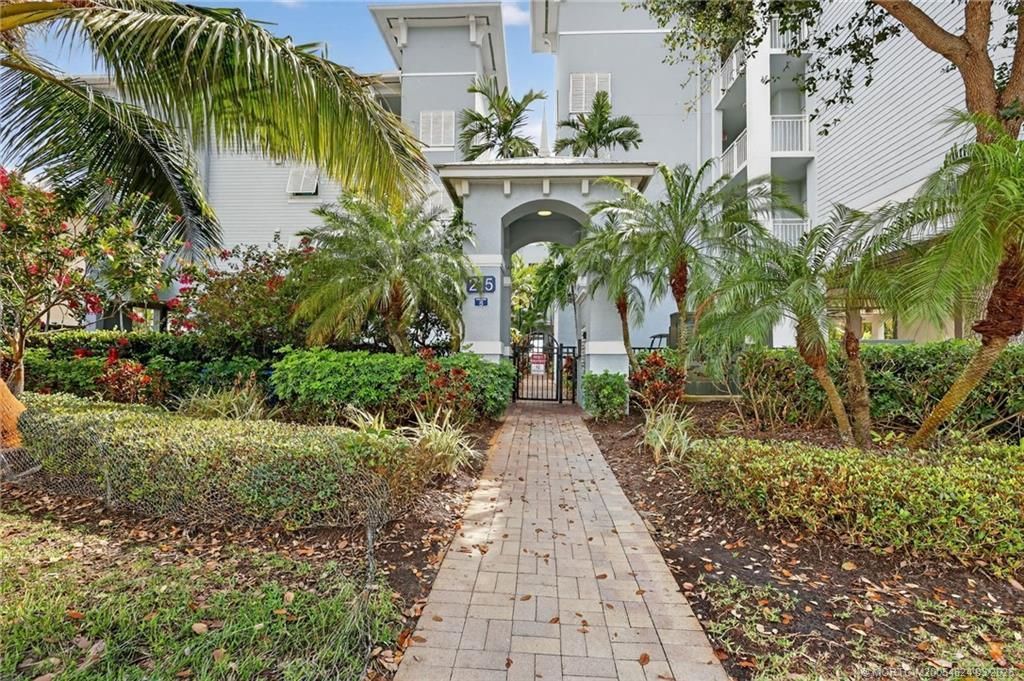 215 NW Flagler Avenue, Unit 203, Stuart, FL 34994 Photo