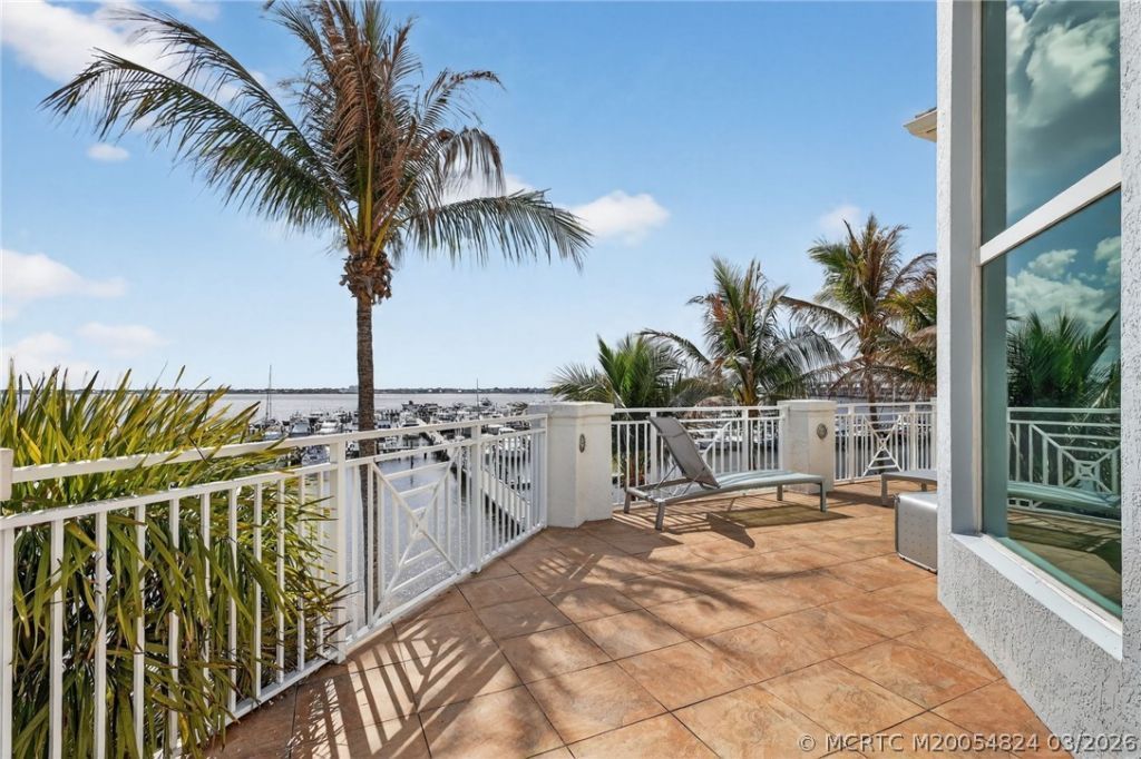 215 NW Flagler Avenue, Unit 203, Stuart, FL 34994 Photo