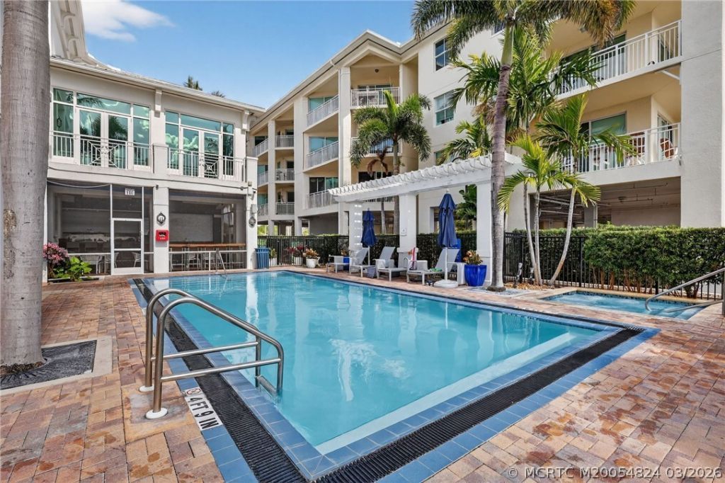 215 NW Flagler Avenue, Unit 203, Stuart, FL 34994 Photo