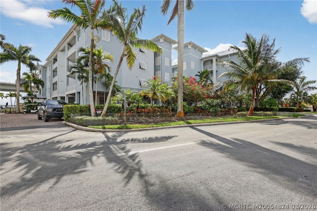 215 NW Flagler Avenue, Unit 203, Stuart, FL 34994 Photo