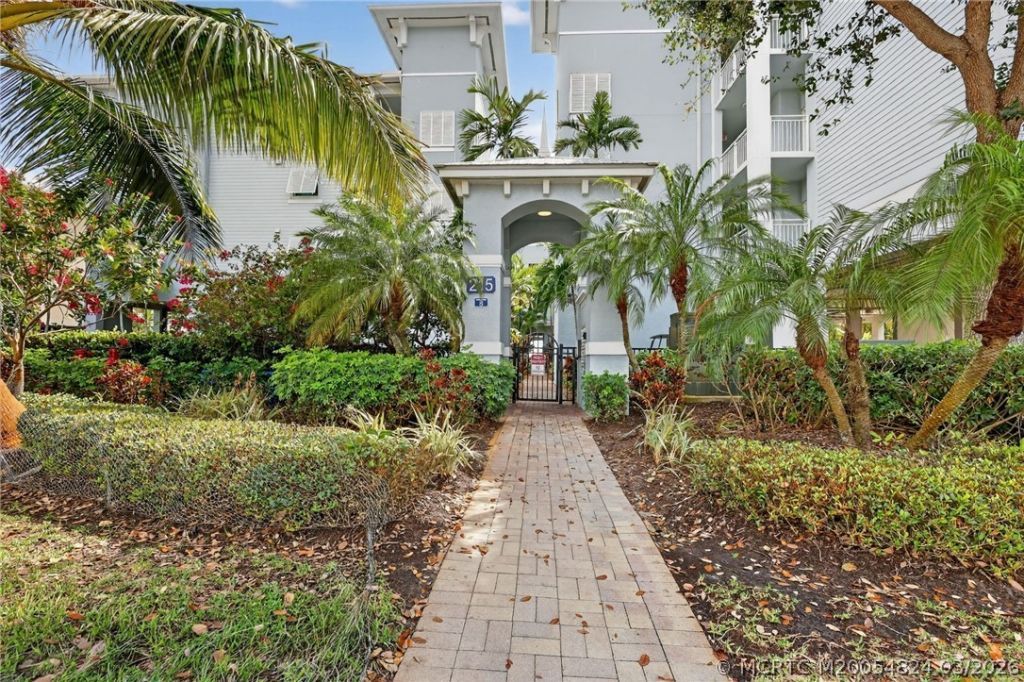 215 NW Flagler Avenue, Unit 203, Stuart, FL 34994 Photo