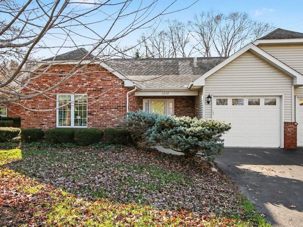 1212 Silhavy Circle , Valparaiso, IN 46383