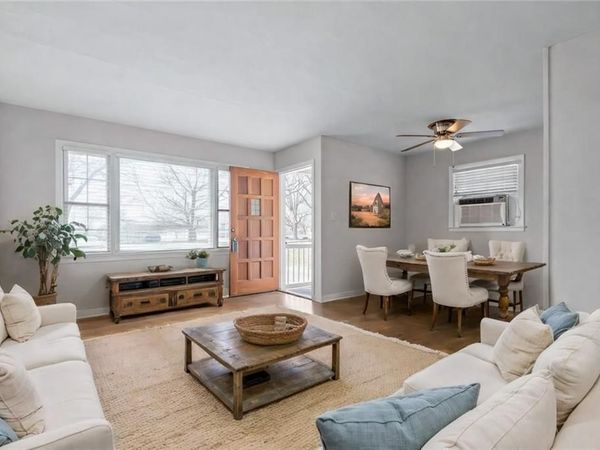 2005 S Hedges Avenue, Independence, MO 64052