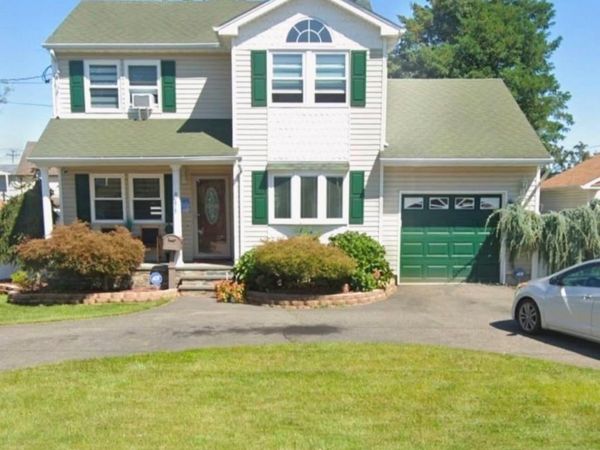 811 County Line Road, Amityville, NY 11701