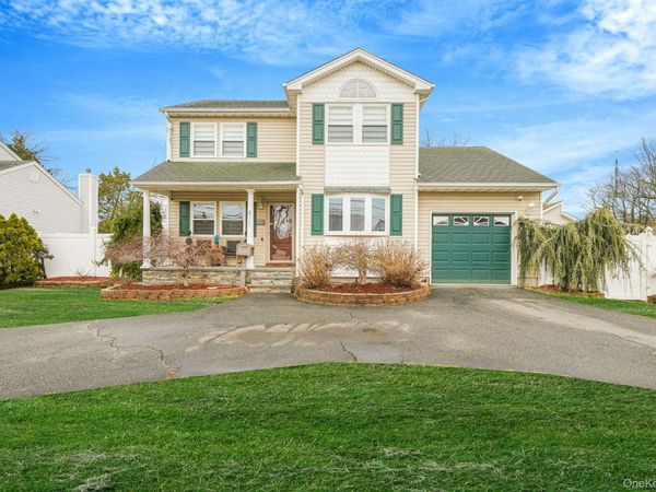 811 County Line Road, Amityville, NY 11701