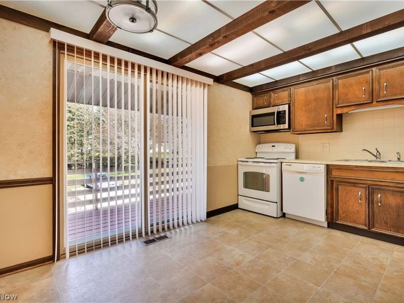 4522-4526 Camelot Circle, Uniontown, OH 44685 Photo 4