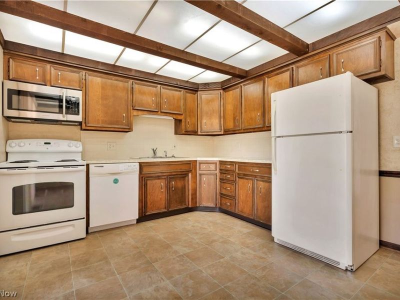 4522-4526 Camelot Circle, Uniontown, OH 44685 Photo 5