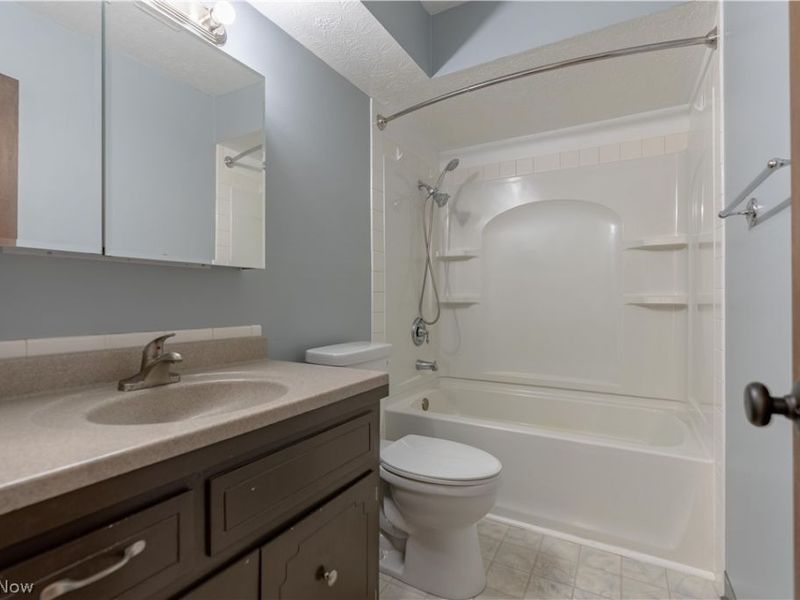 4522-4526 Camelot Circle, Uniontown, OH 44685 Photo 8