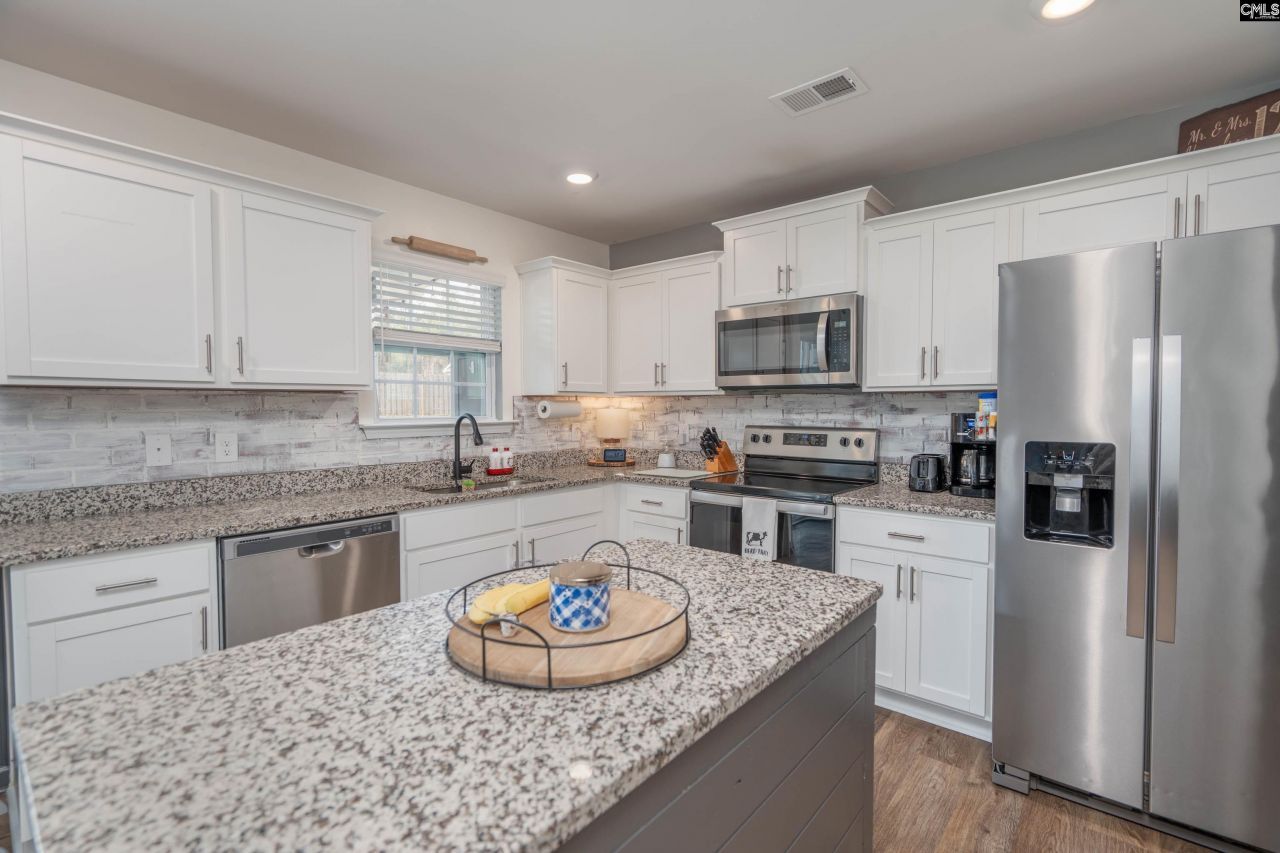 140 Rushton Drive  Photo 12