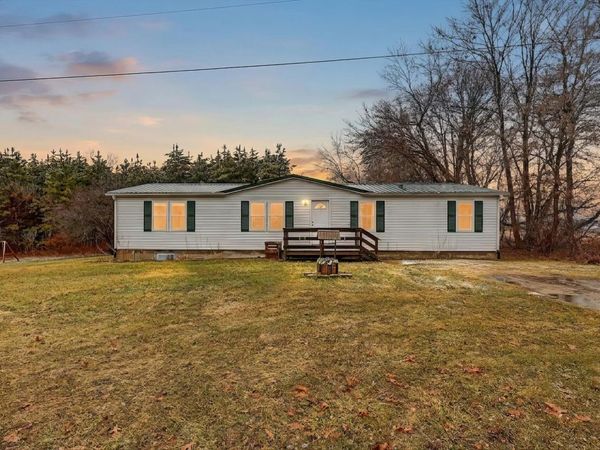 9300 E Hillis Road, Vestaburg, MI 48891