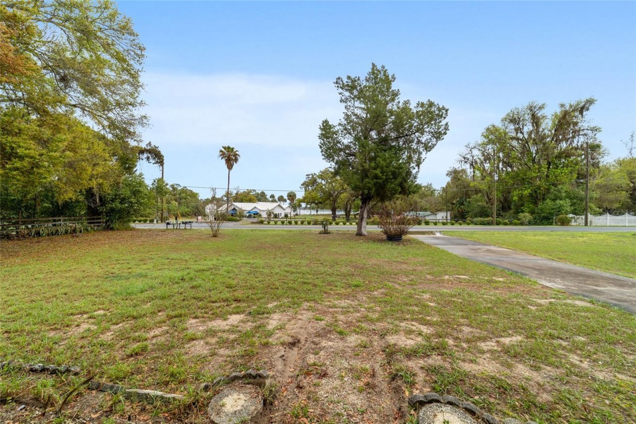 10496 SE Sunset Harbor Road, Summerfield, FL 34491 Photo