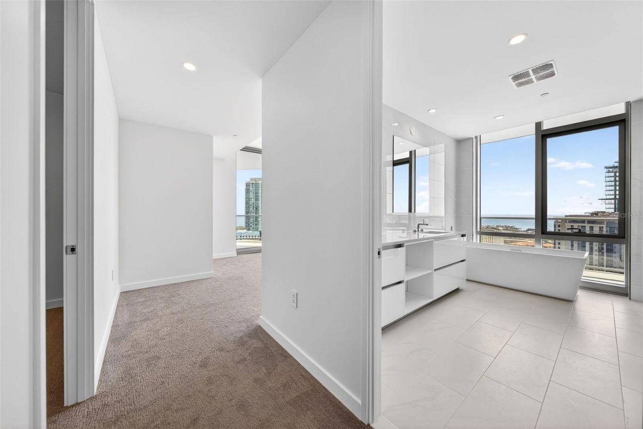 400 Central Avenue, Unit 2307, Saint Petersburg, FL 33701 Photo