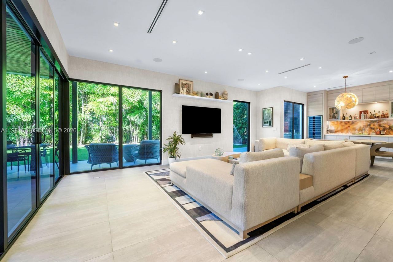 7900 SW 54th Ave , Miami, FL 33143 Photo