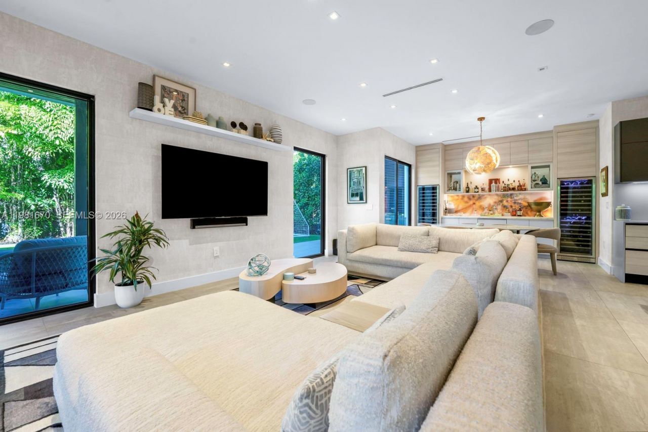 7900 SW 54th Ave , Miami, FL 33143 Photo