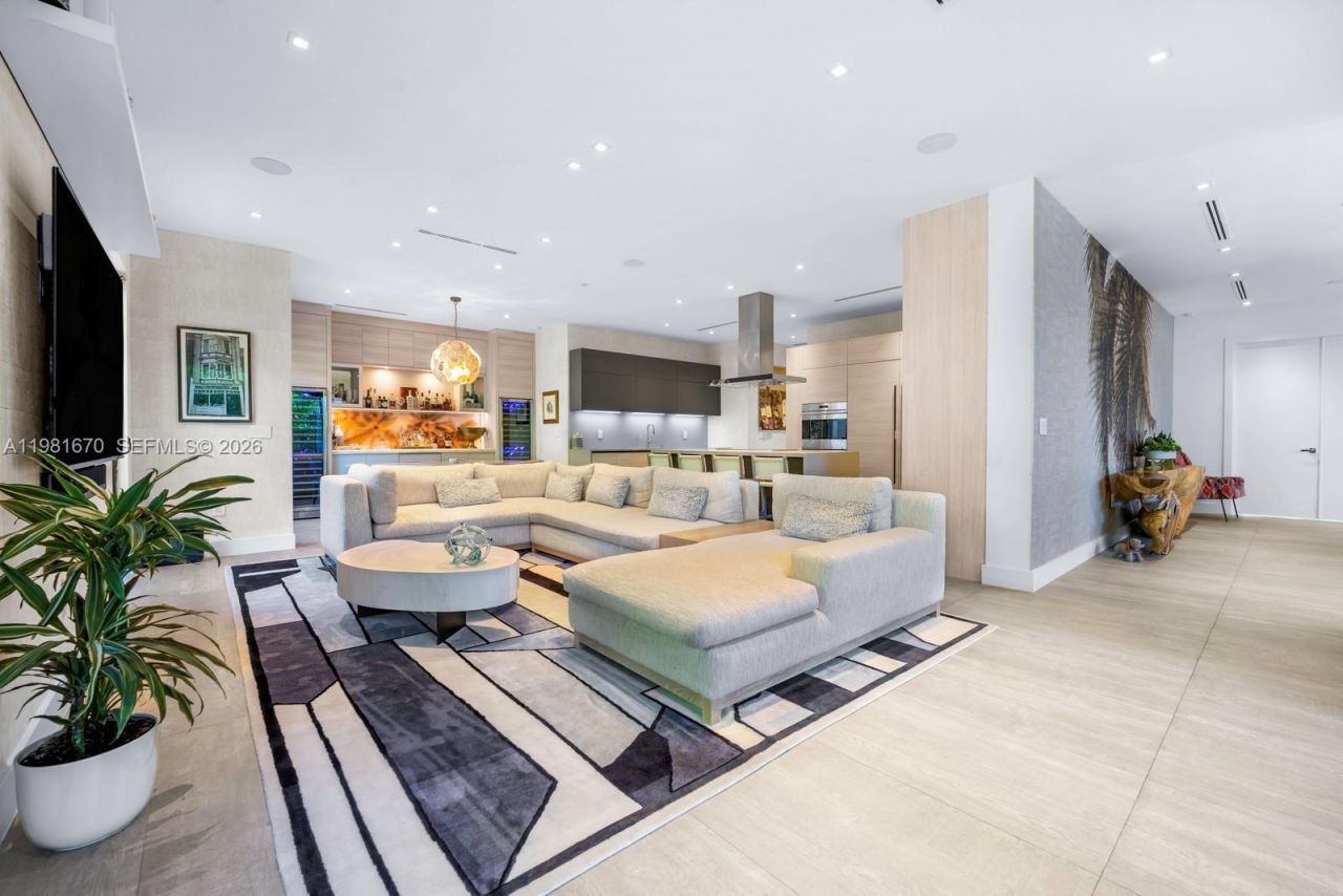 7900 SW 54th Ave , Miami, FL 33143 Photo