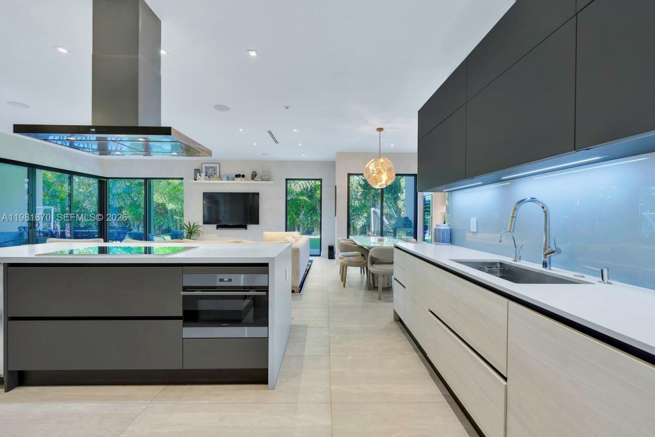 7900 SW 54th Ave , Miami, FL 33143 Photo