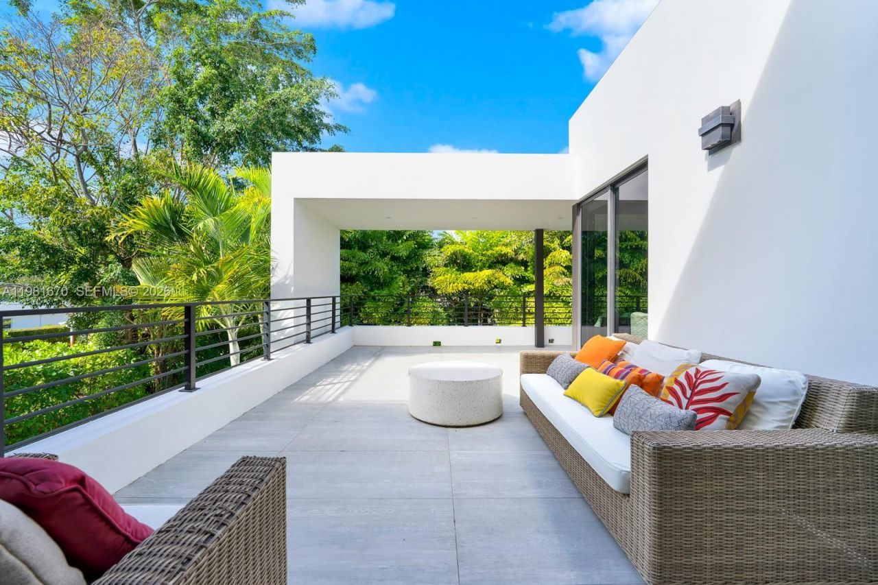 7900 SW 54th Ave , Miami, FL 33143 Photo