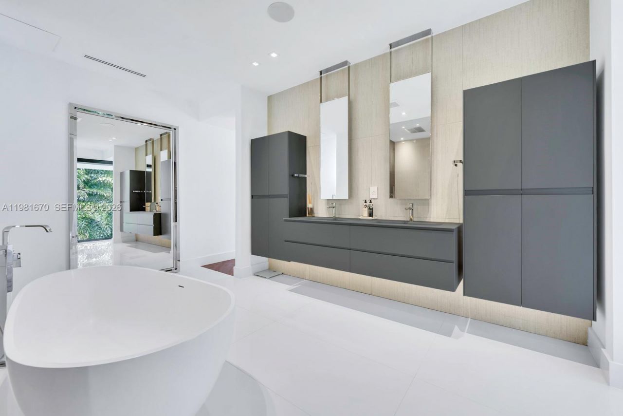 7900 SW 54th Ave , Miami, FL 33143 Photo