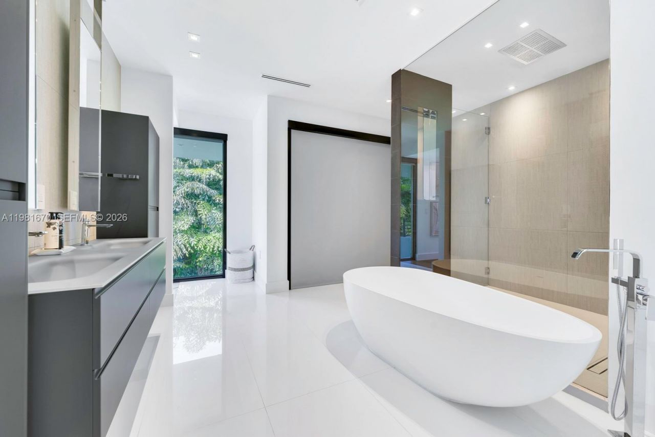 7900 SW 54th Ave , Miami, FL 33143 Photo